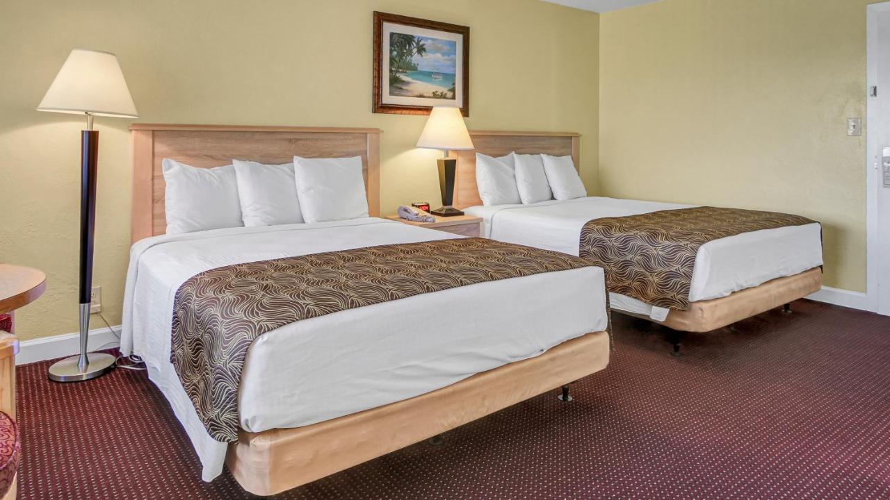 Page Terrace Beachfront Hotel St. Pete Beach Zewnętrze zdjęcie