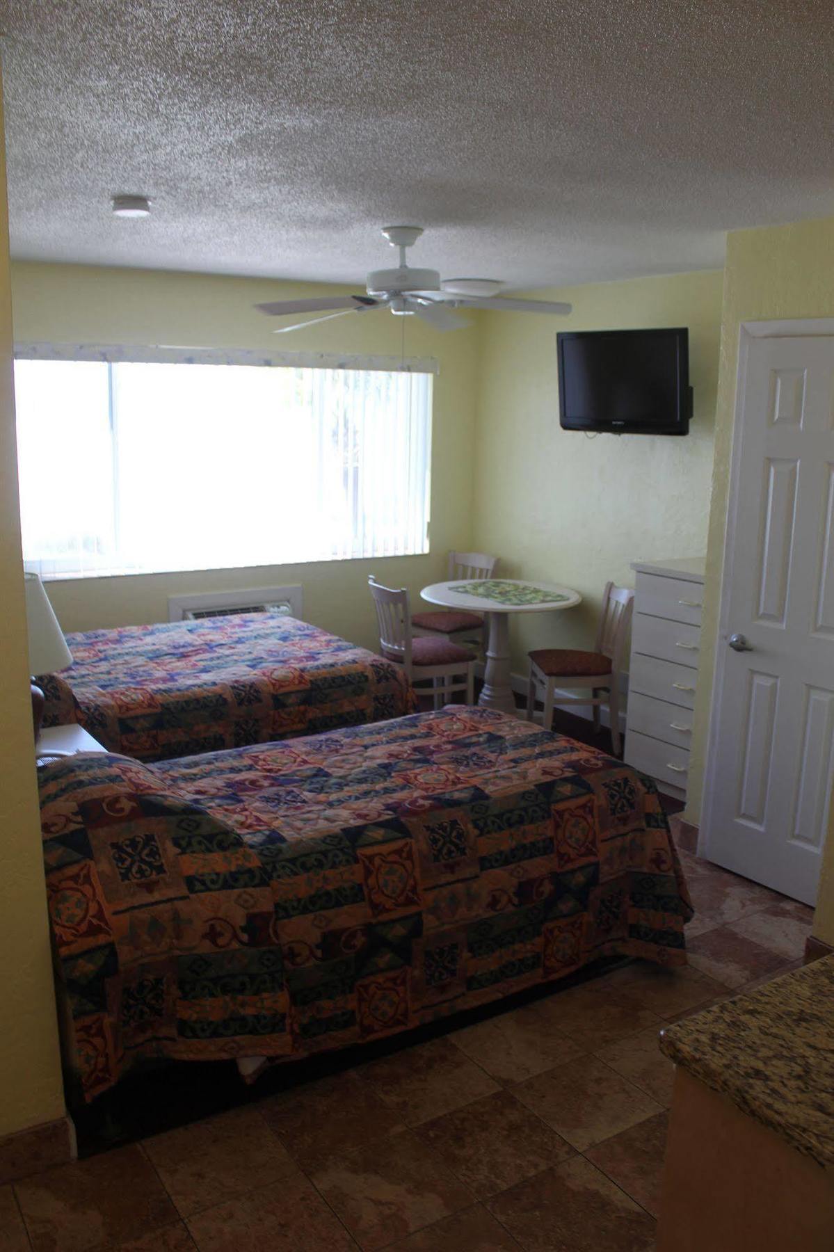 Page Terrace Beachfront Hotel St. Pete Beach Zewnętrze zdjęcie